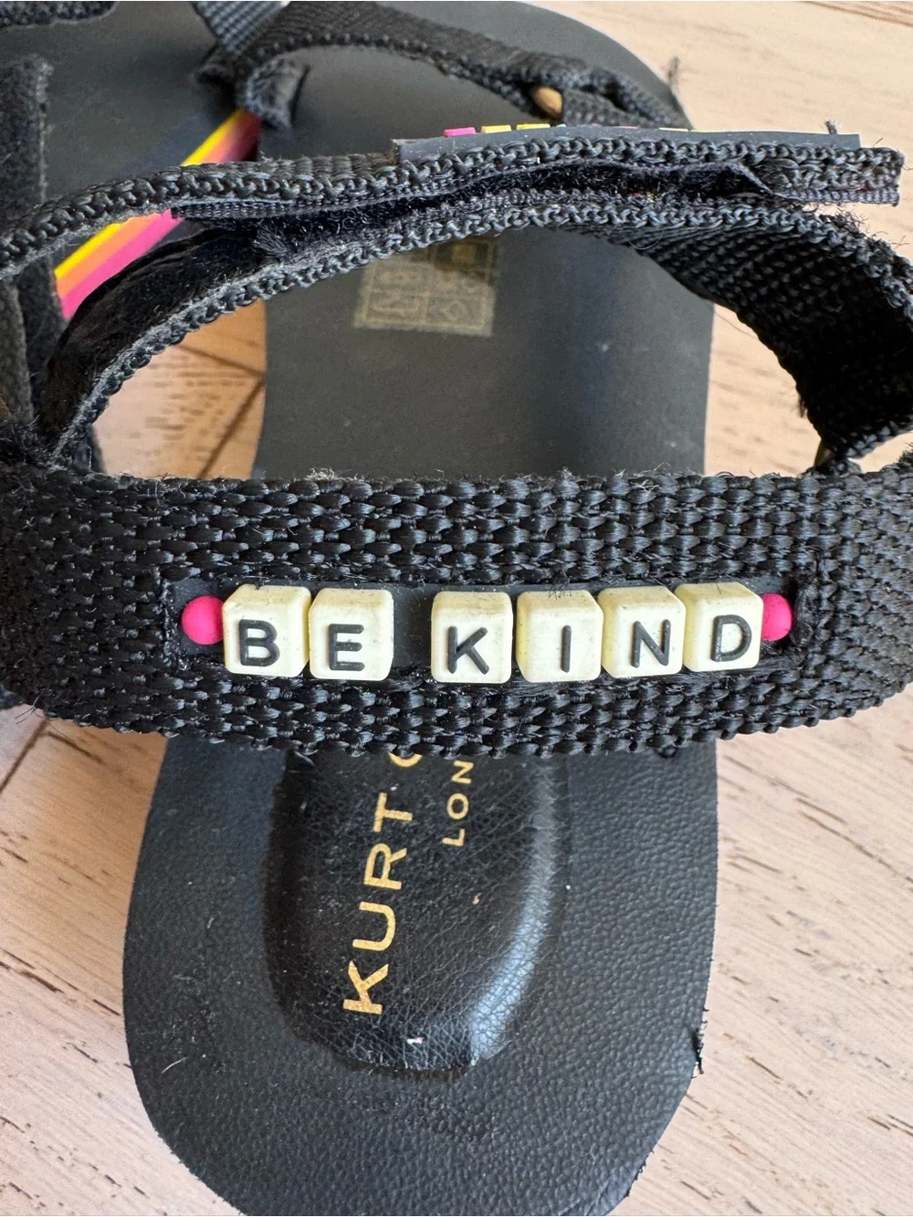 Kurt Geiger London Kids Mini Olivia Black Sandals with Rainbow Beads Sz: 5